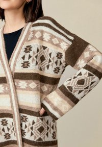 Next PATTERN - Neuletakki - brown neutral