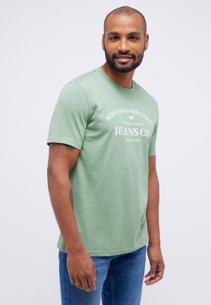 Mustang T-shirt Austin 1016502 Beige Regular Fit