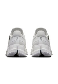 On CLOUDSWIFT 4 AD - Trainers - white   white