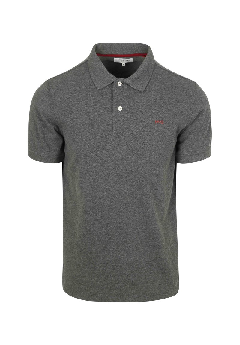 Grijze polo met korte mouwen, gemaakt van een zachte stof. Beschikt over een klassieke kraag, een placket met twee knopen en een rood logo op de borst.