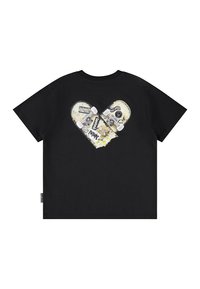 Černé bavlněné tričko s potiskem srdce vyrobeného z skateboardových desek s různými nálepkami a detaily. Krátký rukáv, volný střih.