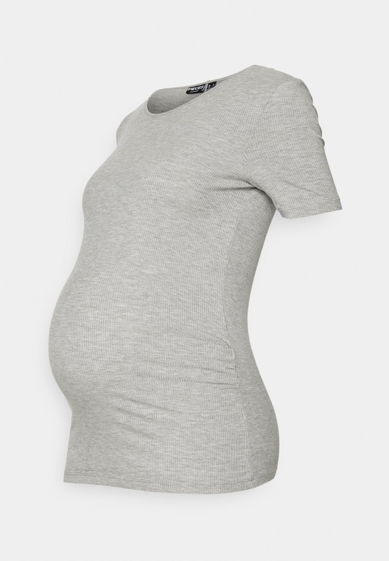 Camisola de maternidade cinza com riscas, de mangas curtas e silhueta ajustada, desenhada para conforto, com franzidos laterais perto da cintura.