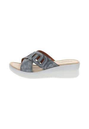 Sandalo grigio da donna con punta aperta, slip-on, con ritagli decorativi e suola bianca leggermente zeppa imbottita per uso casual.