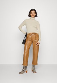 FTC Cashmere Pulover - oatmeal