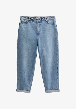 Jean en denim bleu clair avec une coupe décontractée, présentant une fermeture à bouton, cinq poches et des ourlets retroussés. Tissu texturé avec des zones décolorées.