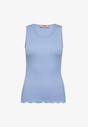 Top de culoare albastru deschis, cu dungi, cu decolteu rotund și margine tip ondulă. Fabricat dintr-un material moale și elastic. Eticheta mărcii se află la guler.