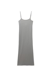 Vestido gris sin mangas hecho de tela ligera. Diseño recto de longitud media con tirantes finos y una textura suave y lisa.