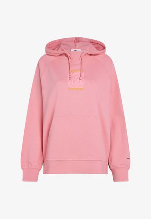 Hoodie rose à finition texturée, avec une capuche à cordon de serrage, une poche avant et un texte graphique jaune "WOMEN & THE WAVE" sur la poitrine.
