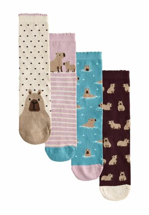 Vier bunte Socken mit Capybara-Motiven: großes Capybara-Gesicht, zwei Capybaras auf Streifen, schwimmende Capybaras auf Blau und mehrere sitzende Capybaras.