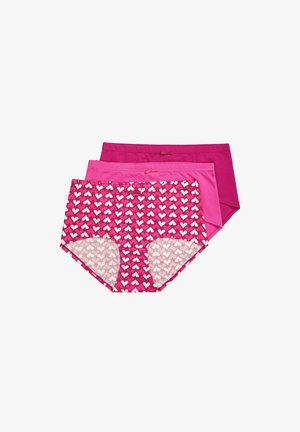 Sada tří párů dámského spodního prádla v různých odstínech růžové. Jedny mají vzor srdíček, zatímco ostatní jsou v jednobarevných provedeních.
