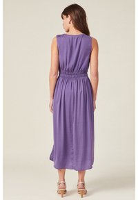 BONOBO Jeans PLISSIERTES  - Jurk - violet foncé