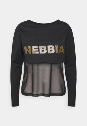 Haut noir à manches longues avec un design court, comportant une section inférieure en mesh et du texte "NEBBIA" en doré métallisé à l'avant.