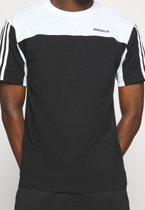 Schwarz-weißes T-Shirt mit kurzen Ärmeln und einfarbigem Design, mit Adidas-Logo auf der Brust und drei Streifen auf den Schultern.