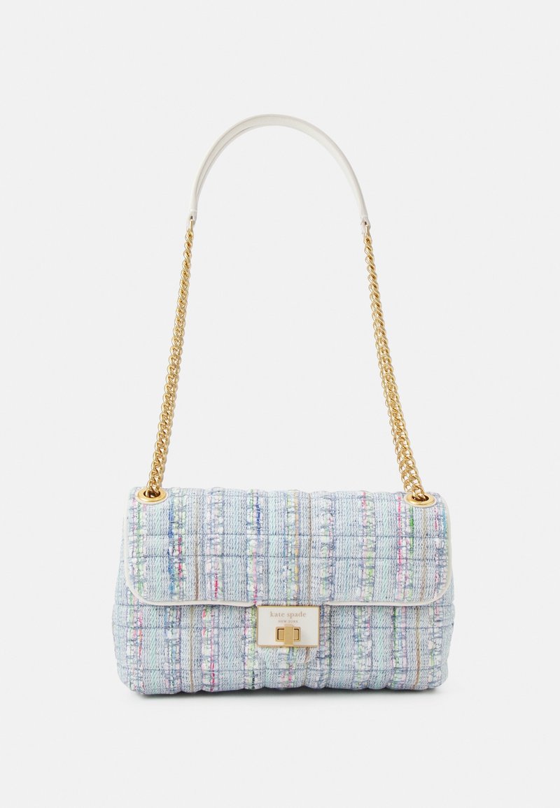 Torebka z tweedu w niebieskich odcieniach z wielobarwnymi nitkami; posiada złoty łańcuszkowy pasek i przedni zatrzask z akcentem w formie logo. Teksturowana powierzchnia.