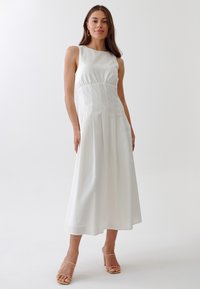 TUSSAH ADDILYN - Denní šaty - white
