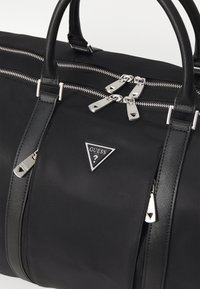 SOLDES : GUESS Pisa Double Zip Weekender Dark Black pas cher
