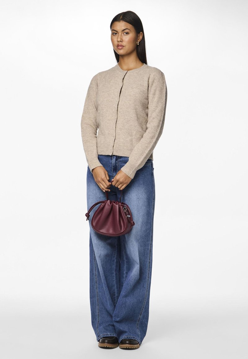 PIECES Gebreid vest 'PCMaggy' in Taupe | ABOUT YOU PIECES Gebreid vest 'PCMaggy' in Taupe | ABOUT YOU