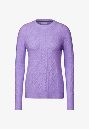 Lila gestrickter Pullover mit rundem Halsausschnitt, Zopfmuster und strukturierten Rauten entlang der Vorderseite und Ärmeln.