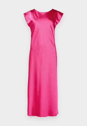 Vestido de cetim rosa com um design simples, apresentando mangas curtas, um decote redondo e uma silhueta fluida. Textura suave em toda a peça.