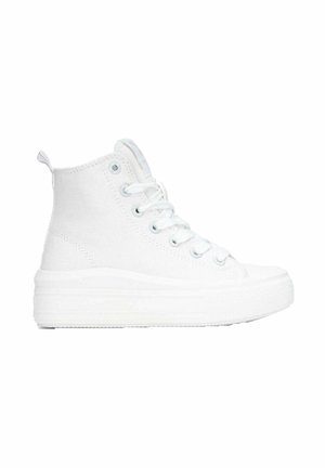 Zapatilla de lona blanca de caña alta con suela gruesa de plataforma y cordones blancos, mostrada de perfil sobre un fondo blanco.