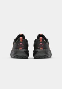 ASICS GEL-SONOMA 8 GTX - Trail hardloopschoenen - black/dark pink clay