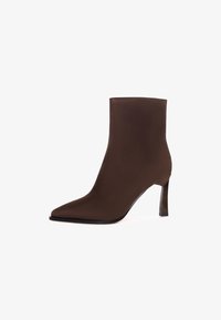 Ausgewählt, brown
