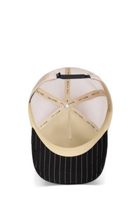 Cappello nero e beige con motivo a righe sottili. Parte anteriore in tessuto morbido, retro in rete e cinturino regolabile. All'interno è presente un'etichetta con il nome del marchio.