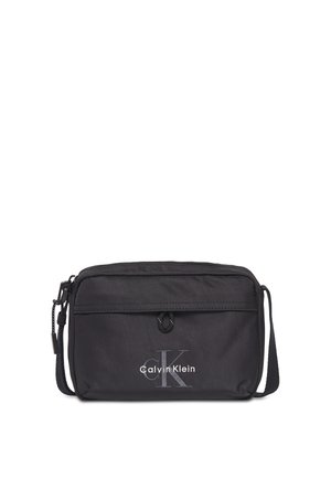 Μαύρη τσάντα Calvin Klein ώμου με μπροστινή τσέπη με φερμουάρ, ρυθμιζόμενο λουρί και κεντημένο λογότυπο στον μπροστινό πίνακα.