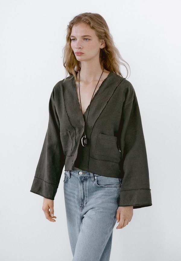 WITH POCKETS AND SEAM DETAILS  - Leichte Jacke