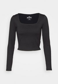 Svart långärmad crop top med fyrkantig halsringning från Hollister, tillverkad av stretchigt material.