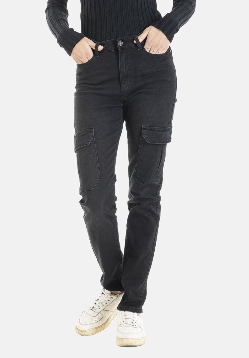 Pantalon cargo noir avec fermeture à boutons, deux poches avant et deux poches latérales. Fabriqué en denim avec une légère extensibilité, design ajusté à jambe droite.