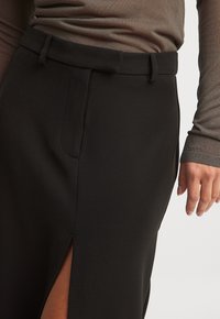 NA-KD MIT FRONTSCHLITZ - Maxirok - black