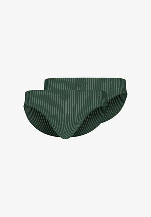 Zwei dunkelgrüne Herren-Slips mit weißen vertikalen Nadelstreifen, nebeneinander auf weißem Hintergrund dargestellt.