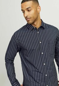 R.D.D. ROYAL DENIM DIVISION RELAXED FIT - Vapaa-ajan kauluspaita - navy blazer