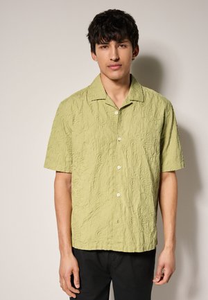 REGULAR FIT - TEXTURED SHORT SLEEVE  - Camisa - green