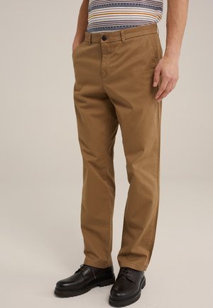 FUNDAMENTALS - Hlače chino - brown