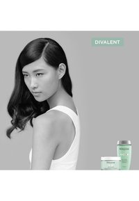 KÉRASTASE SPECIFIQUE SERUM POTENTIALISTE UNIVERSAL DEFENSE SERUM FOR UNBALANCED SCALPS - Soin des cheveux
