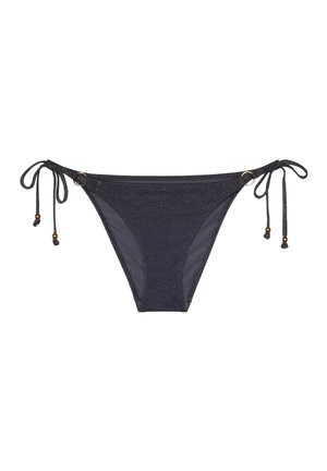 Schwarzes glitzerndes Bikinihöschen mit Seitenschnüren und goldenen Perlendetails vor weißem Hintergrund.
