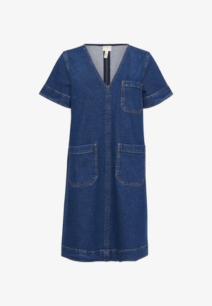Sukienka dżinsowa z dekoltem w serek, krótkimi rękawami, dwiema przednimi kieszeniami i prostym krojem z widocznym przeszyciem w średnim odcieniu niebieskiego.