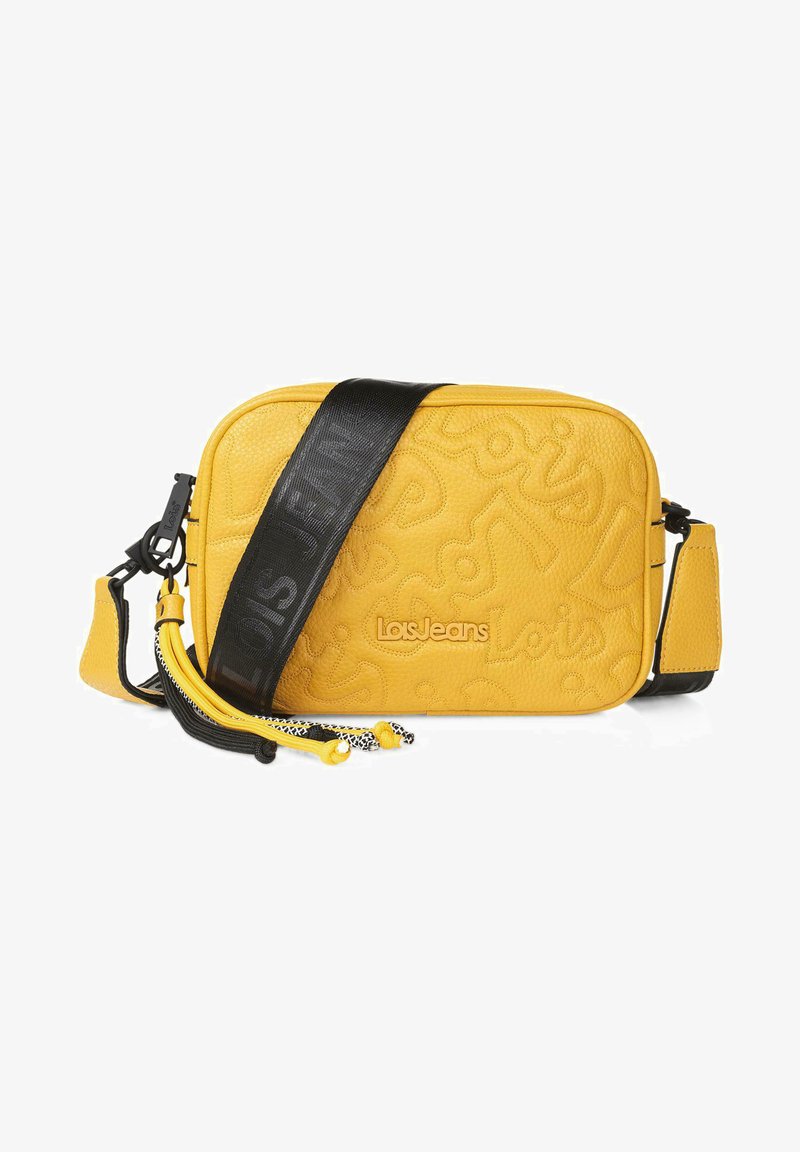 Bolso cruzado de imitación cuero amarillo con diseño embossing, correa ajustable negra y acentos de borlas. Presenta el prominente logo "Los Jeans".