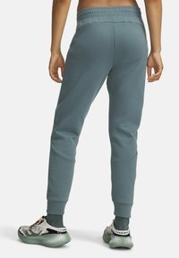 Under Armour UNSTOPPABLE FLEECE - Tepláky - jasper blue