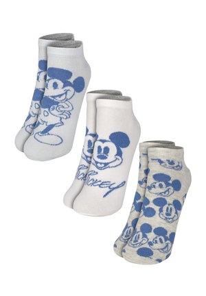 Drei Paar Knöchelsocken in Weiß und Hellgrau, jeweils mit blauen Mickey-Mouse-Gesichtern und einer großen Mickey-Grafik mit kursivem Text auf einem Paar.