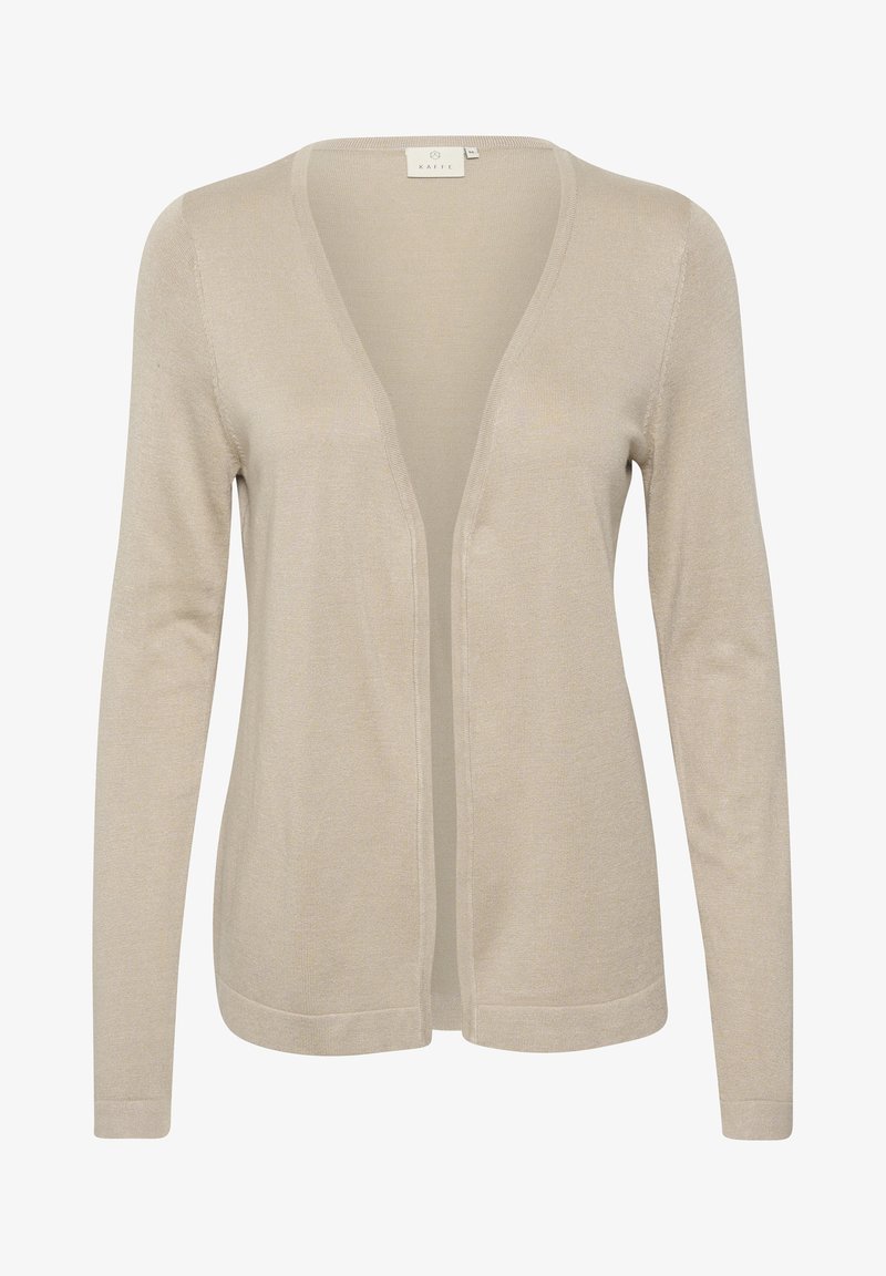 Cardigan beige à manches longues, à ouverture avant avec un col en V et une texture tricotée, étiqueté avec la marque "Kaffe" à l'intérieur du col.