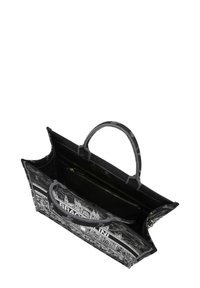 Borsa tote nera con tessuto strutturato, caratterizzata da un design artistico di un paesaggio urbano. Dispone di due manici e una tasca interna con cerniera.