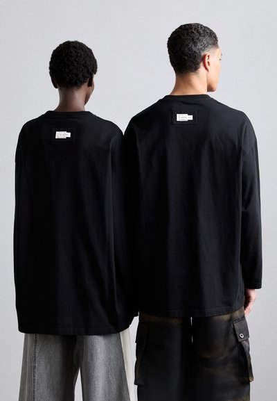 Feng Chen Wang DECONSTRUCTED LONG-SLEEVE UNISEX - T-shirt à manches longues - black