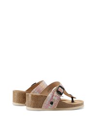 Sandali con zeppa in sughero, cinturini intrecciati in rosa e lavanda, dettaglio in fibbia nera e suola in gomma crema.