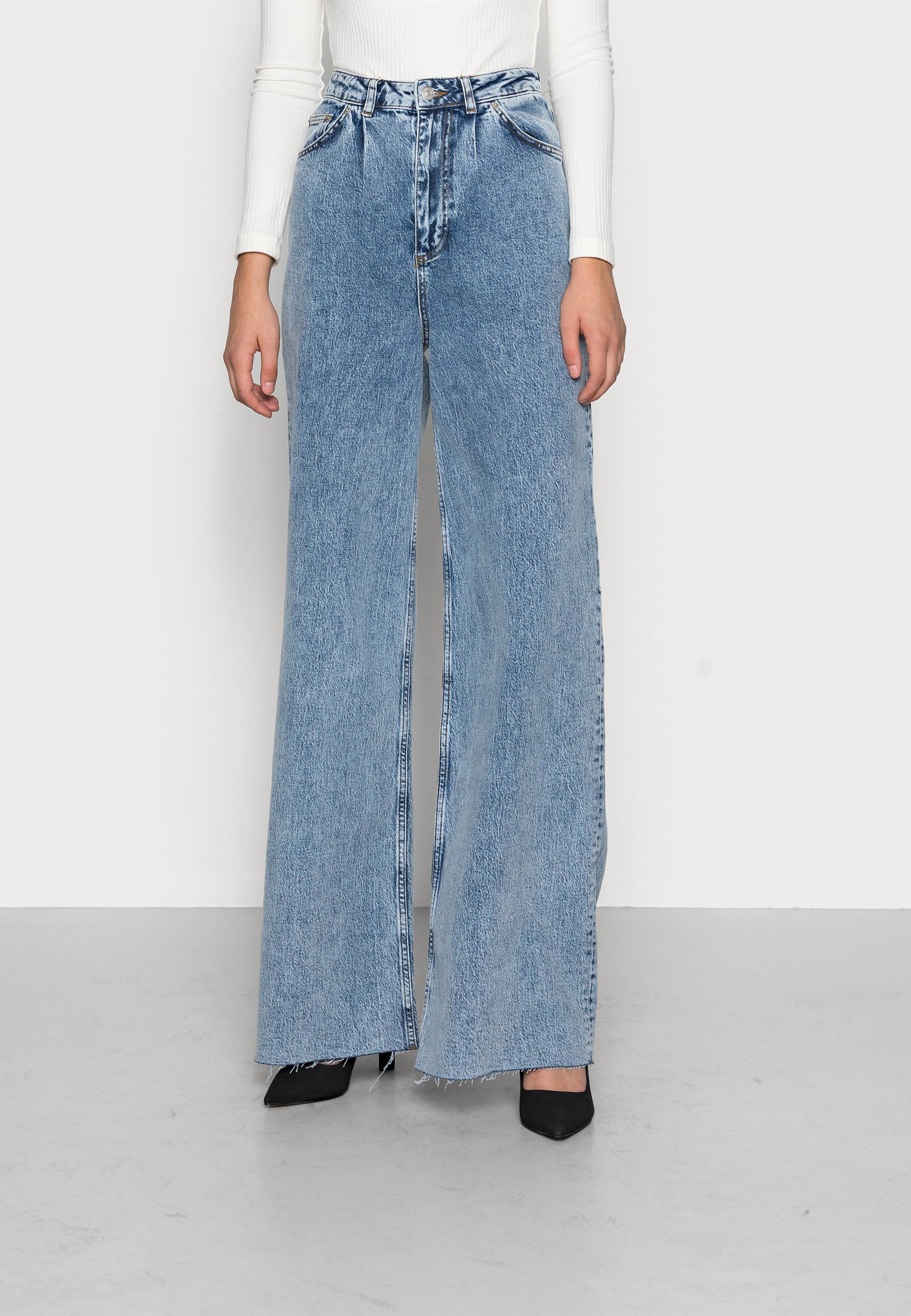 NA-KD Tall WIDE LEG - Jeans a zampa - mid blue/blu - Zalando.it