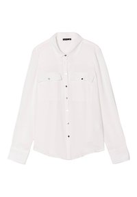 Witte blouse met lange mouwen van gladde stof, met een kraag, knoopsluiting aan de voorkant en twee borstzakken met klepsluitingen.