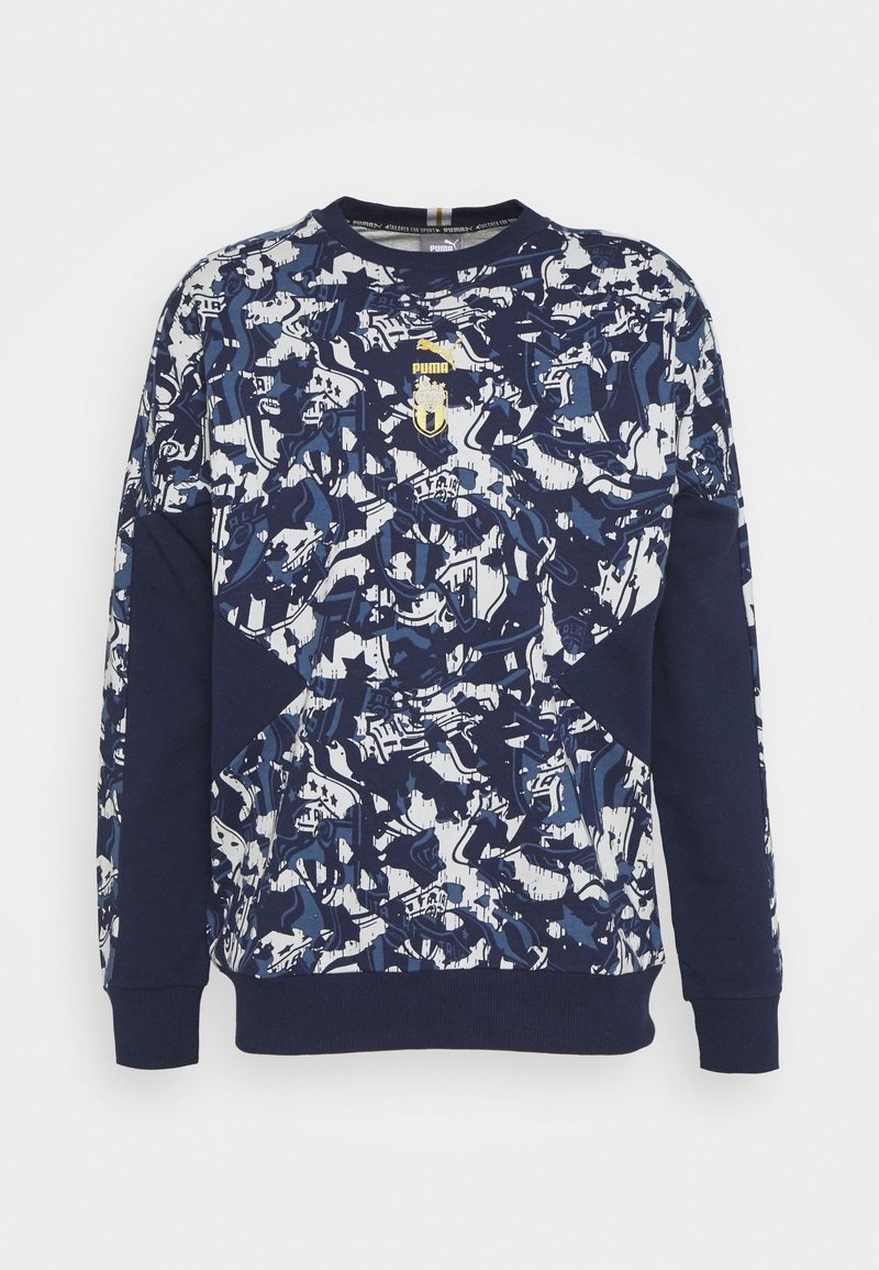 Mörkblå sweatshirt med en blandning av abstrakta mönster i vitt och blått, rund hals, långa ärmar och en liten gul logotyp på framsidan.