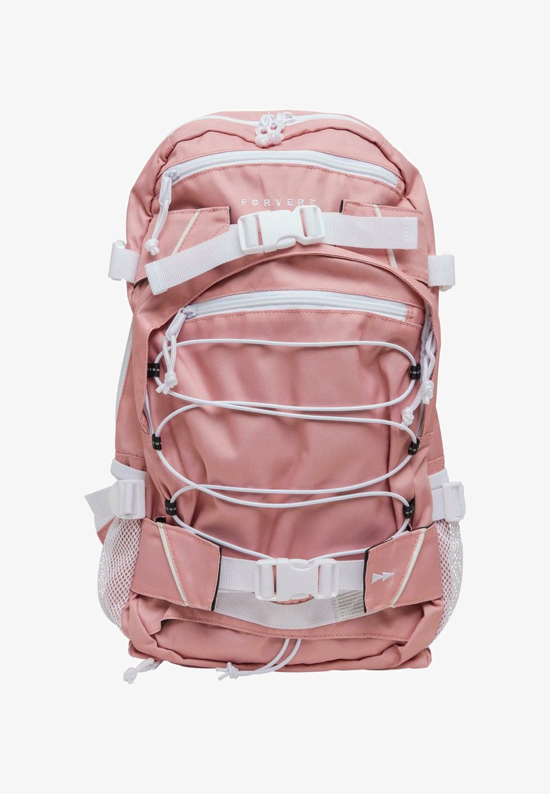 Rózsaszín szövet hátizsák, több cipzáras zsebbel, állítható vállpántokkal, fehér hardverelemekkel és elasztikus bungee zsinórokkal elöl, a további tárolás érdekében.